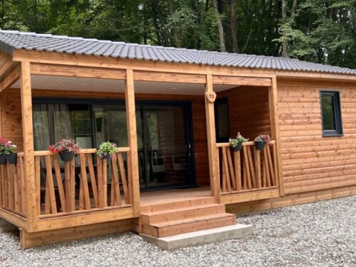 Spacious chalet with terrace - 8 guests