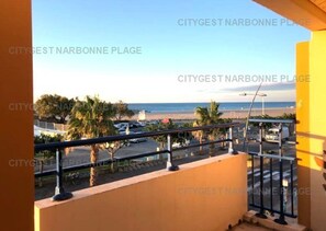 Property grounds - Air-Conditioned Studio with Parking, Sea Facing (Fleury-Saint-Pierre-la-Mer)