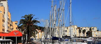House with veranda and pool in Gruissan