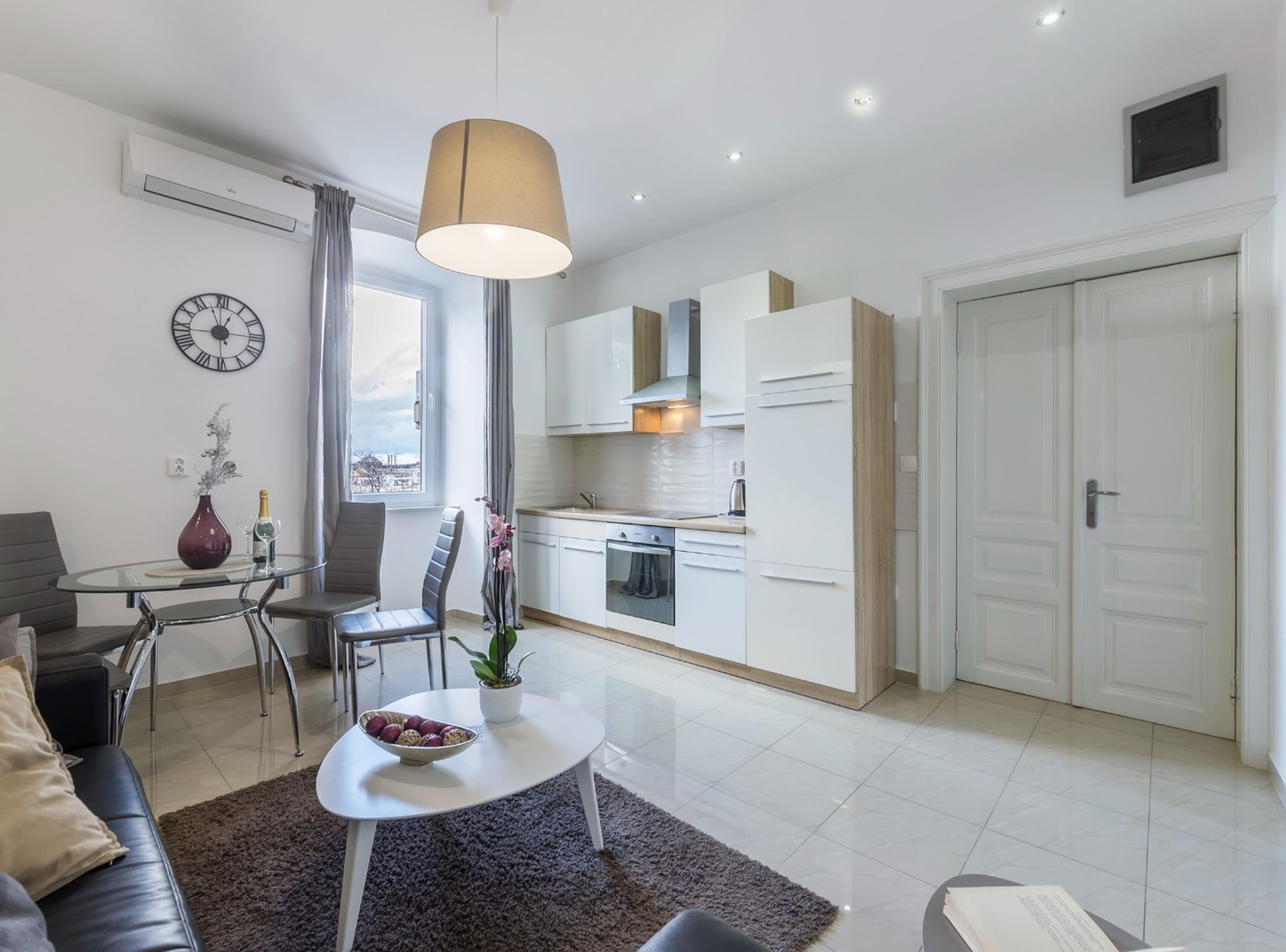 Apartment (Classic One Bedroom Apartment with Se) | Private kitchen