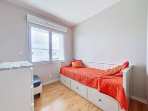 2 bedrooms, free WiFi - Royan Center Bright T3 for 4, 400m from Sea (Royan)