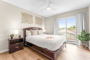 3 bedrooms, iron/ironing board, WiFi, bed sheets - Peaceful Palms Stay for 6 (Kissimmee)