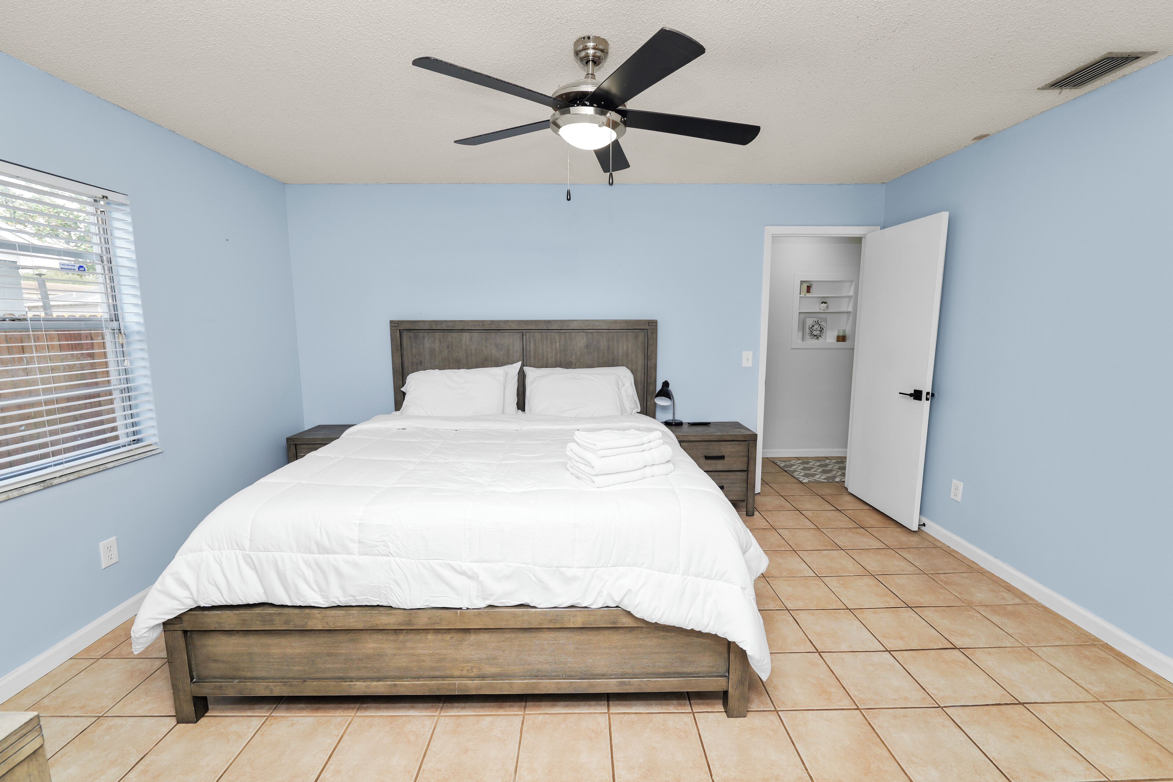 3 bedrooms, iron/ironing board, WiFi, bed sheets