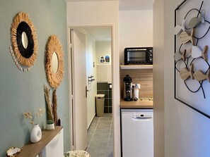 Interior - Cozy Studio with Terrace in Mèze - Private Parking (Mèze)