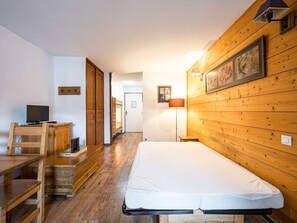 Room - Cozy studio in Brides-les-Bains, near thermal baths and gondola, includes parking (Brides-les-Bains)
