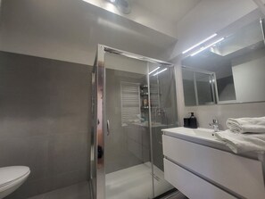 Bathroom - Charming 3-Room Apt with Parking and Wifi (Montgenèvre)