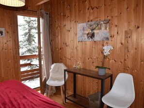 4 bedrooms, free WiFi - Cozy Chalet in Montgenèvre with WIFI and Fireplace (Montgenèvre)
