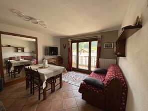 Living area - 2-Bed Apt, South Balcony, Montgenèvre Center (Montgenèvre)