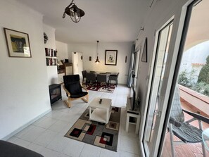 TV - Spacious apartment 5 min from beach, 2 bedrooms, terrace, parking, WIFI (Roses)