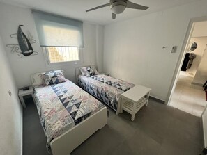 2 bedrooms, free WiFi - Spacious apartment 5 min from beach, 2 bedrooms, terrace, parking, WIFI (Roses)