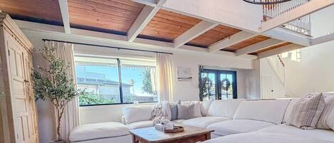Smart TV, fireplace, books, printers