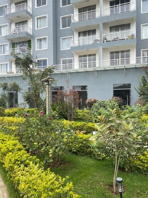 Exterior detail - Candisi Studio Apartment ,with rooftop pool and Gym.23 mins to JKIA ,Mombasa Rd. (Pridelands)