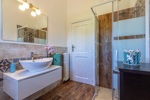 Hair dryer, bidet, soap, toilet paper - Villa Asinara, in private residential village by the sea. (Sorso)
