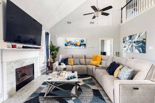 "33 Min to Downtown Houston: Spacious Serenity Retreat In  Baytown"