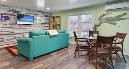 Old Florida Hideaway - 2 homes, 1 property. Steps to sunrise, sunset, & fishing