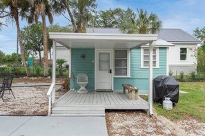 Terrace/patio - Old Florida Hideaway - 2 homes, 1 property.  Steps to sunrise, sunset, & fishing (Spring Hill)