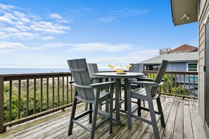 Outdoor dining - Beachfront with 4 Beds and Baths! | Sea La Vie (Folly Beach)