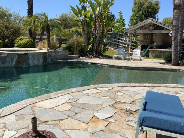 Outdoor pool - Private Large 1 Bedroom Guest House in Temecula Wine Country Walk to Wineries (Temecula)