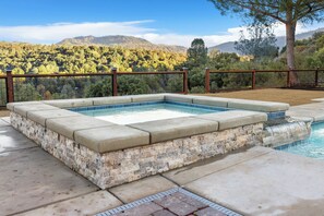 Pool - Beautiful 3-bedroom house with AC in adorable Oakhurst, your own private retreat (Oakhurst)