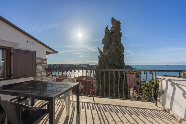 Outdoor dining - La Vista Sea View Apartment 2 (Rovinj)