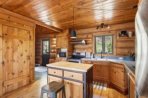 Fridge, oven, stovetop, dishwasher - The Woodland Nest 4BDR SPA-Lac supérieur (Lac-Supérieur)