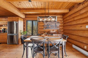 Dining - The Woodland Nest 4BDR SPA-Lac supérieur (Lac-Supérieur)