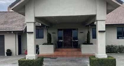 Hosts on the Coast Country Retreat