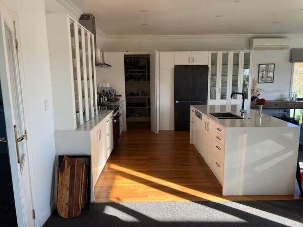 Microwave, oven, stovetop, dishwasher