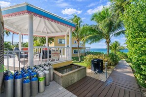 Terrace/patio - Scuba & Family Home - Sleeps 6 in CoconutBay - DreamCayman (West Bay)