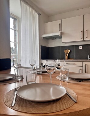 Dining - Bright T3 apartment - downtown - parking (Dol-de-Bretagne)