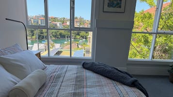 2 slaapkamers, een strijkplank/strijkijzer, gratis wifi, beddengoed