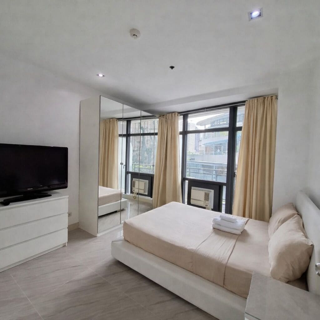 Luxury 2BR w/Balcony, Garden View | Minibar, in-room safe, iron/ironing board, free WiFi