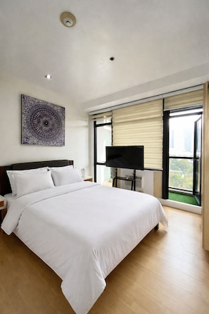 Luxury 2BR w/Balcony, Garden View