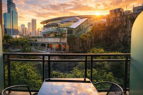 Luxury 2BR w/Balcony, Garden View | Terrace/patio