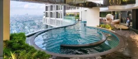 2 outdoor pools