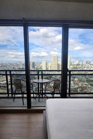 Luxury 1BR w/Balcony, City View | Terrace/patio - StayLuxia Boutique Hotel Knightsbridge  (Makati)