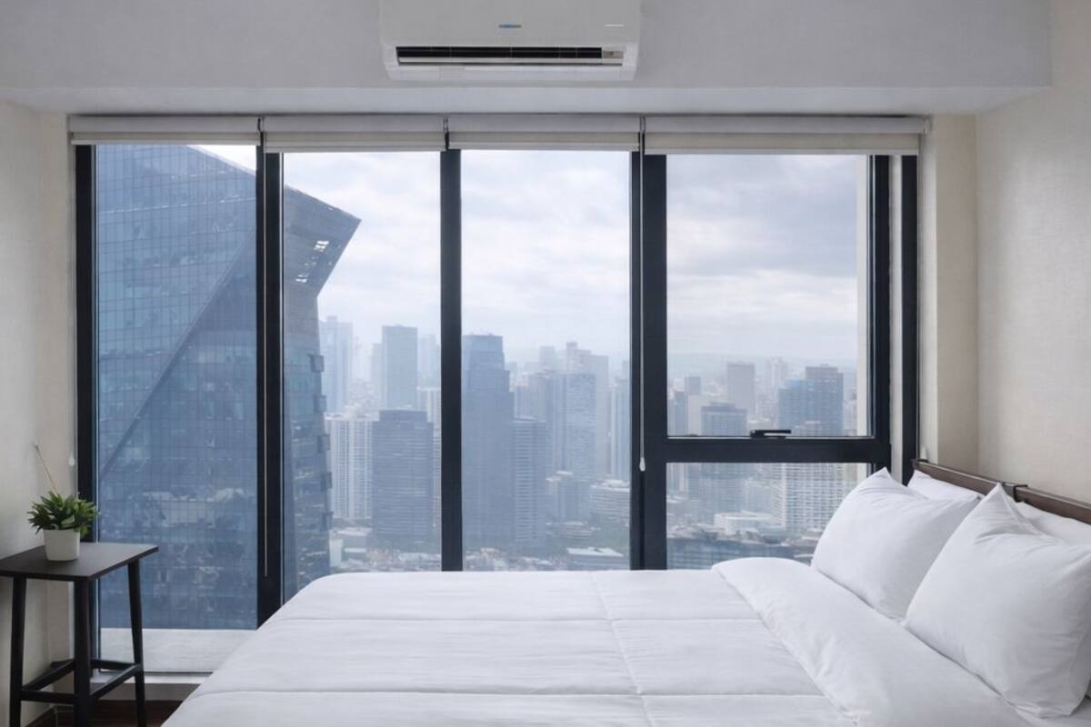 Premium bedding, pillow-top beds, minibar, in-room safe