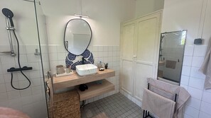 Shower, towels, soap, shampoo