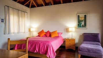 4 bedrooms, desk, iron/ironing board, internet
