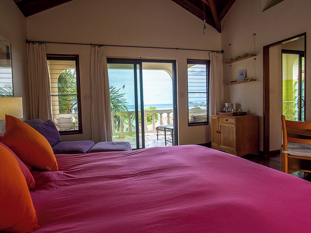 4 bedrooms, desk, iron/ironing board, internet