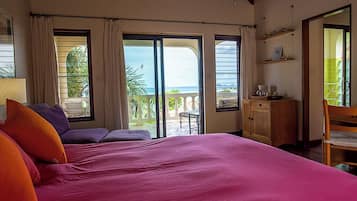 4 bedrooms, desk, iron/ironing board, internet