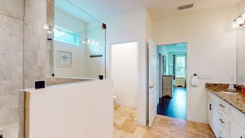 House, Multiple Beds, Kitchen, Garden View (Burning Bush Retreat) | Bathroom | Towels