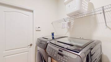 House, Multiple Beds, Kitchen, Garden View (Burning Bush Retreat) | Laundry