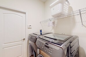 House, Multiple Beds, Kitchen, Garden View (Burning Bush Retreat) | Laundry - Dog-friendly Home With Tesla EV Charger, Yard, Patio, Grill, AC, & W/D (Palm Coast)