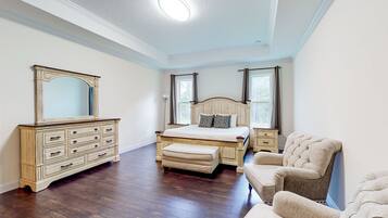 House, Multiple Beds, Kitchen, Garden View (Burning Bush Retreat) | 4 bedrooms, individually decorated, individually furnished, bed sheets