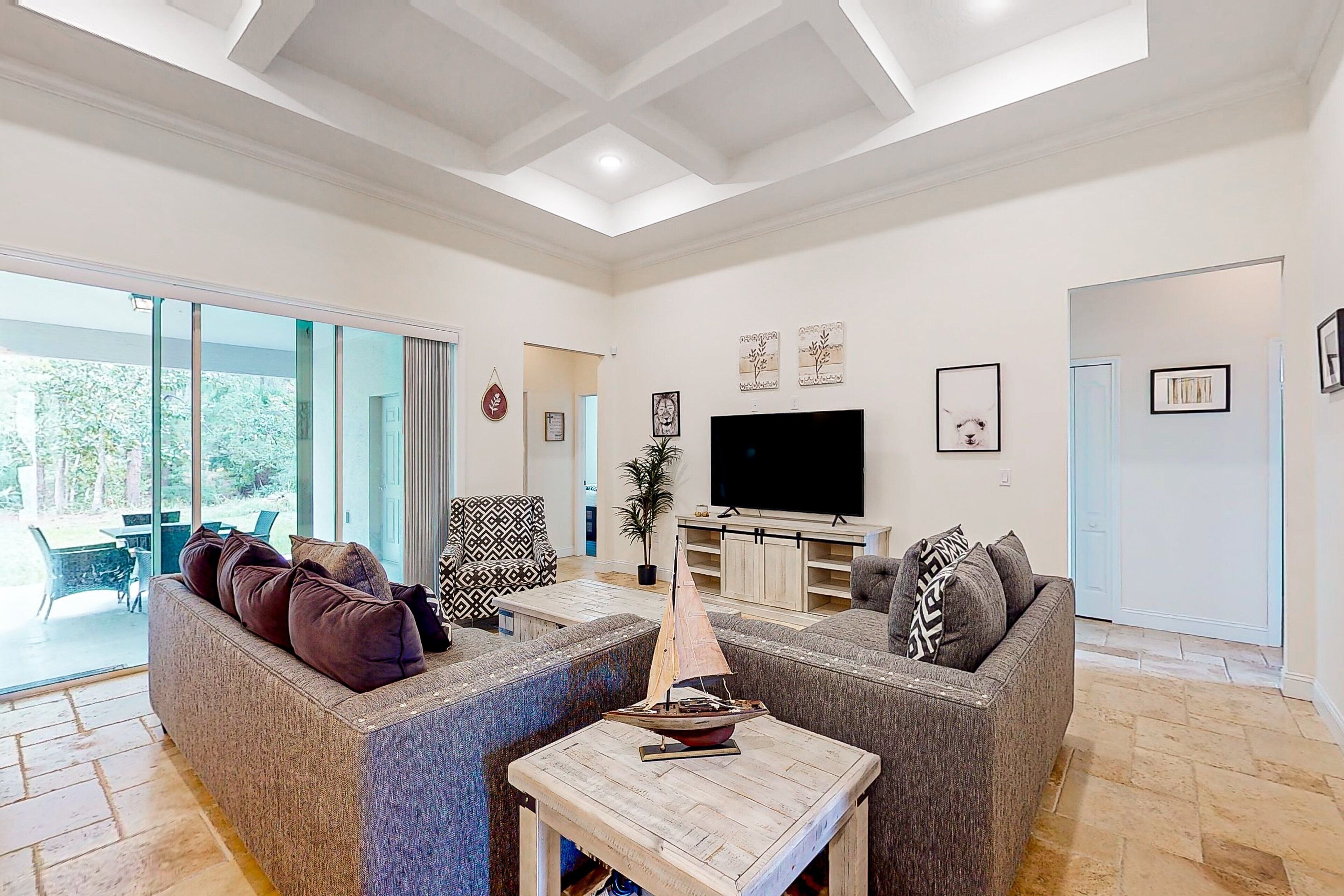 Hus, flere senger, kjøkken, hageutsikt (Burning Bush Retreat) | Oppholdsområde