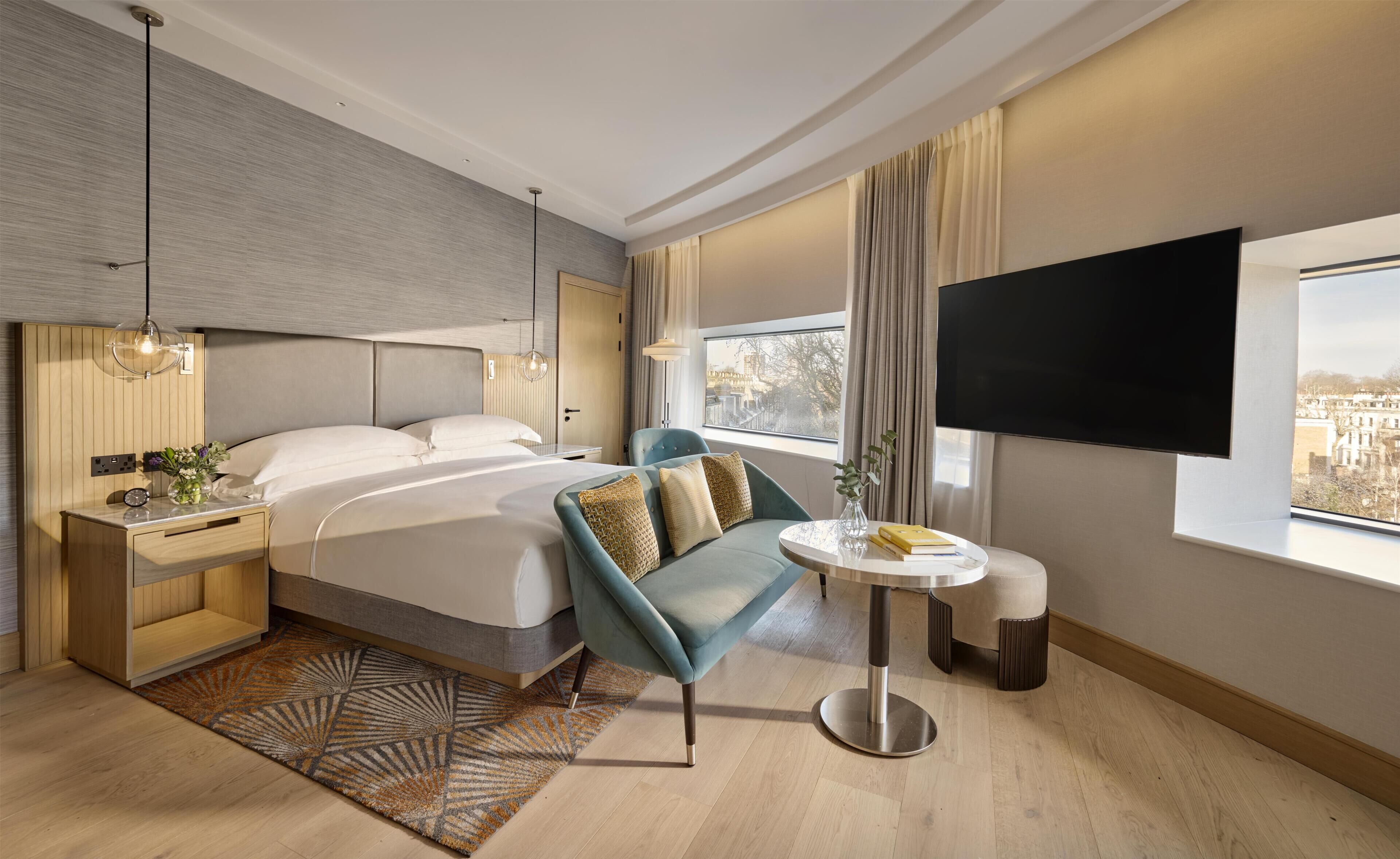 Premium-huone, 1 suuri parisänky, kulmassa | Allergiatestatut vuodevaatteet, tallelokero huoneessa