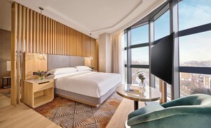 Hypo-allergenic bedding, in-room safe, iron/ironing board - Hyatt Regency London Olympia (London)