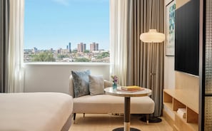 Room, 2 Twin Beds | Hypo-allergenic bedding, in-room safe, iron/ironing board - Hyatt Regency London Olympia (London)