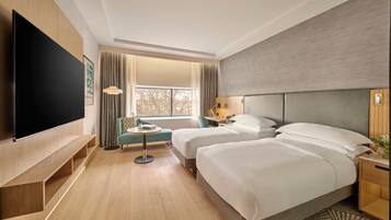 Hypo-allergenic bedding, in-room safe, iron/ironing board